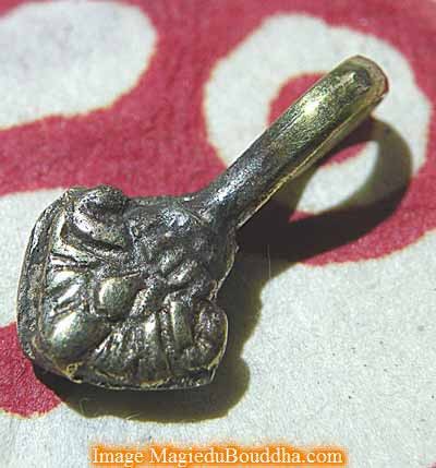 Pince compteur de mantra pour mala - Modèle " Trois joyaux". La Magie du Bouddha.