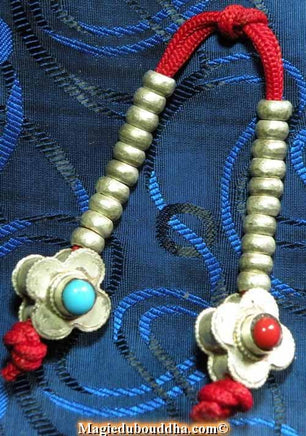 Grands compteurs de mantra pour mala - alliage d'argent et cabochons. magiedubouddha