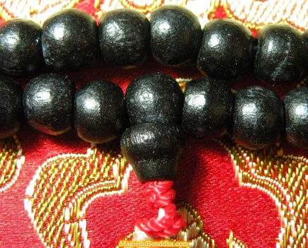 Chapelets Bouddhistes Mala Tibétain en bois - couleurs variées. La Magie du Bouddha.