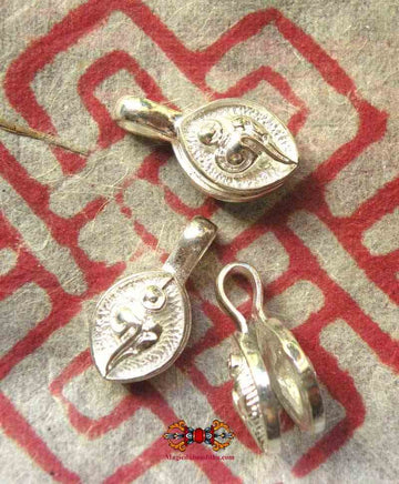 Pince compteur de mantra pour mala - modèle "conque". magiedubouddha