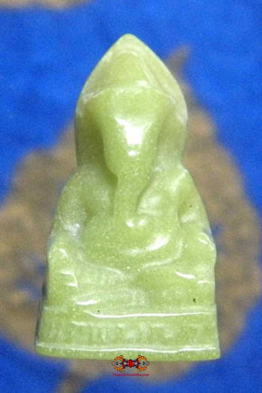 Amulettes Thai Phra Pikanet en pierre fluorescente Ye Ming Zhu. magiedubouddha