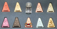 Collection de 9 Amulettes Thai Phra Nang Phaya + eau bénie bouddhiste - Wat Suthat. magiedubouddha