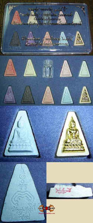 Collection de 9 Amulettes Thai Phra Nang Phaya + eau bénie bouddhiste - Wat Suthat. magiedubouddha