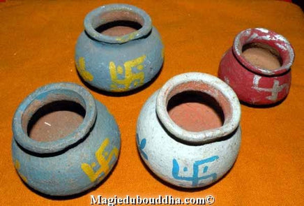 Pots anciens de saddhu (terre cuite) magiedubouddha