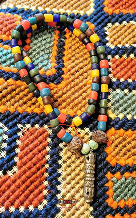 Collier Tibétain avec Dorje de fer et Rudraksha. La Magie du Bouddha.