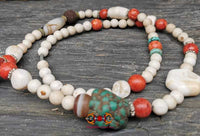 Collier ethnique Tibétain avec pendentif conque. La Magie du Bouddha.