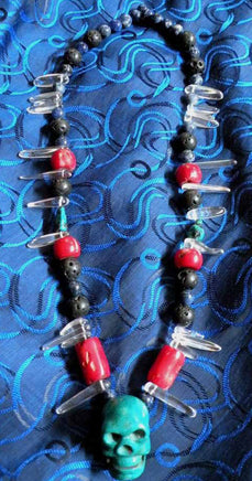 Collier de style Tibétain avec un gros crâne en turquoise. magiedubouddha