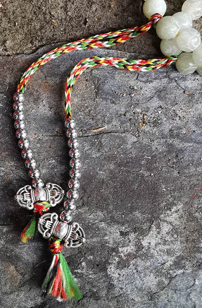 Chapelet Tibétain mala en jade. La Magie du Bouddha.