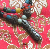Collier Tibétain avec Dorje de fer et Rudraksha. La Magie du Bouddha.