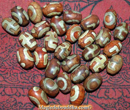 Perles Tibétaines Dzi svastika - tradition Bönpo. La Magie du Bouddha.