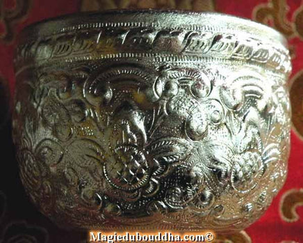 Bol Thai en aluminium pour eau bénie Bouddhiste Nam Mön. La Magie du Bouddha.