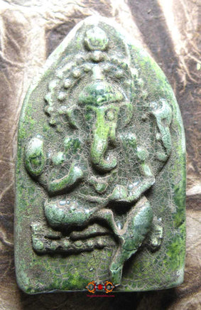 Tablettes votives en céramique colorée de Ganesh. La Magie du Bouddha.