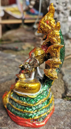 Statue de bébé Ganesh sous le Roi des Nâgas - Temple du Très Vénérable LP Dooh. La Magie du Bouddha.