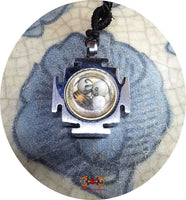 Pendentif protecteur Tibétain de Chenrezi (avec Mani Rilbu) - Sa Sainteté le Dalai-Lama. La Magie du Bouddha.