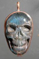 Pendentif Tibétain crâne Citipati en labradorite et cuivre. magiedubouddha