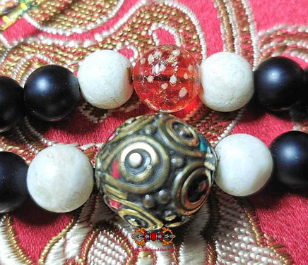Chapelet Tibétain en perles de Shaligram. La Magie du Bouddha.