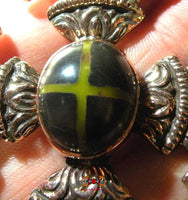 Grand pendentif double dorje orné d'une pierre du Mont Kailash. La Magie du Bouddha.