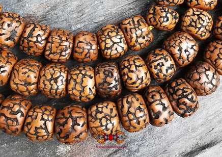 Chapelet Tibétain en petites rudraksha vieillies. La Magie du Bouddha.