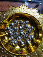 Relique Bouddiste perles sacrées Ringsel translucide dans un reliquaire scellé. La Magie du Bouddha.