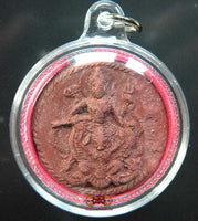 Amulette rouge de Shiva monté sur un Garuda. magiedubouddha