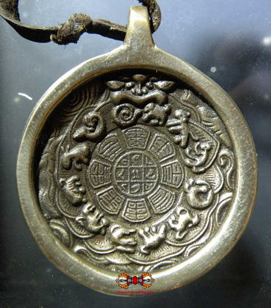 Amulette Tibétaine Tokchag en forme de miroir de méditation Melong. magiedubouddha