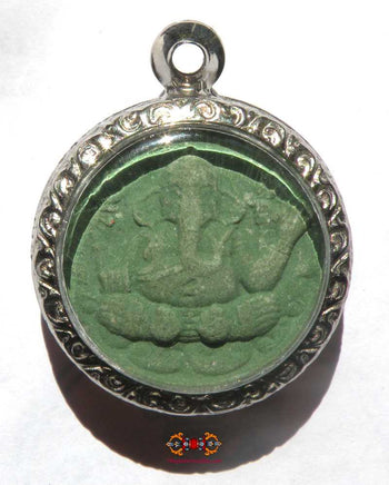 Collection de huit amulettes Ganesh aux couleurs des jours de la semaine - Wat Kaek. magiedubouddha