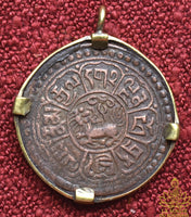 Pièce tibétaine ancienne 1 Sho du Tibet libre montée en pendentif La Magie du Bouddha.