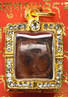 🧿 Pendentif Œil Céleste Tibétain en agate Dta Suhan en reliquaire doré orné de brillants La Magie du Bouddha.