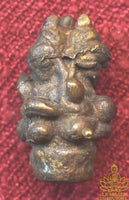 Amulette Phra Upakut Triple ancienne en bronze du Cambodge La Magie du Bouddha.