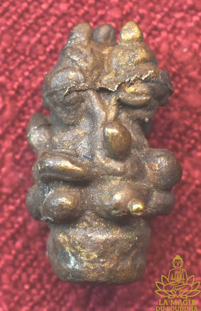 Amulette Phra Upakut Triple ancienne en bronze du Cambodge La Magie du Bouddha.
