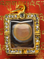 🧿 Pendentif Œil Céleste Tibétain en agate Dta Suhan en reliquaire doré orné de brillants La Magie du Bouddha.