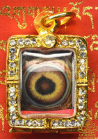 🧿 Pendentif Œil Céleste Tibétain en agate Dta Suhan en reliquaire doré orné de brillants La Magie du Bouddha.