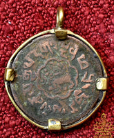 Ancienne monnaie tibétaine de 5 Skar montée en pendentif La Magie du Bouddha.