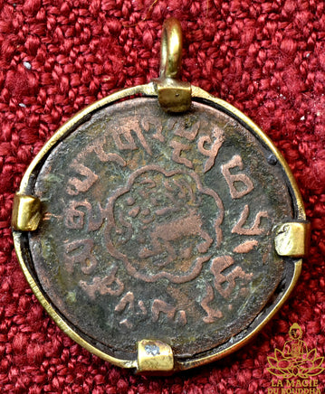 Ancienne monnaie tibétaine de 5 Skar montée en pendentif La Magie du Bouddha.