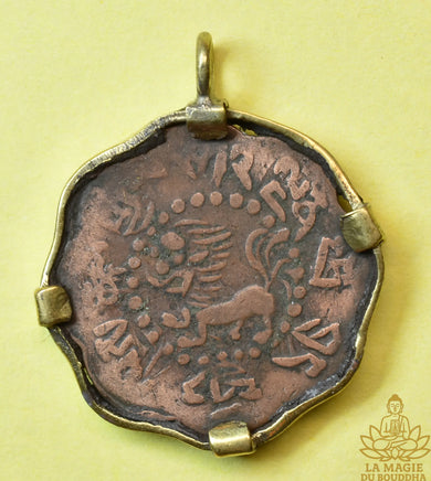 Pendentif tibétain ancien en cuivre 7 1/2 Skar au Lion des Neiges La Magie du Bouddha.