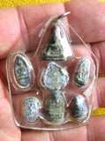 Collection de sept amulettes Bouddhistes miniatures anciennes en plomb.