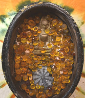 Reliquaire ancien aux perles sarira ambrées et Bouddha Phra Phong Suphan