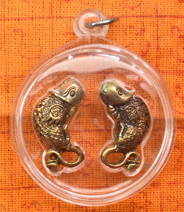 Paire d’amulettes phalliques Palat Khik zoomorphes en laiton La Magie du Bouddha.