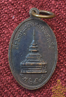 Rare médaille Phra Borom That Chao Chom Thong – Vénérable Luang Phor Thong Sirimongkalo (1982) La Magie du Bouddha.