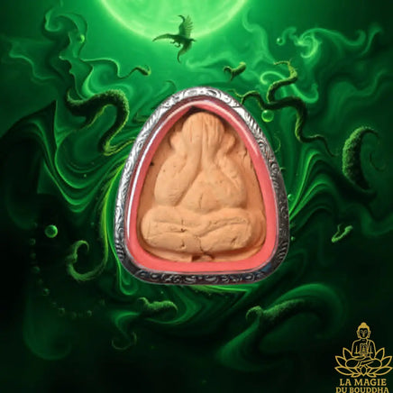 📿 Grande amulette protectrice Phra Pidta en terre crue réalisée par un ermite Phra Siwali La Magie du Bouddha.