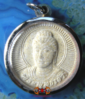 Amulette reliques de pèlerinage du Bouddha Sakyamouni - Très Vénérable LP Chanchaï. La Magie du Bouddha.