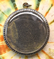 Grande amulette noire du Bouddha Luang Phor Sothorn (Roon Thong Prathan) - Wat Luang Phor Sothorn La Magie du Bouddha.