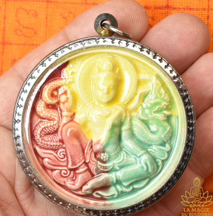 🔱 Grande amulette Jatukham Rammathep et Bouddha protecteur Phra Pidta en céramique multicolore La Magie du Bouddha.