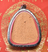 📿 Grande amulette protectrice Phra Pidta en terre crue réalisée par un ermite Phra Siwali La Magie du Bouddha.