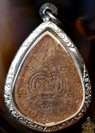 Amulette Dtaur en pâte de plantes – Luang Phor Jeud (Suan Patibatham Pothiséti, Nakhon Pathom) La Magie du Bouddha.