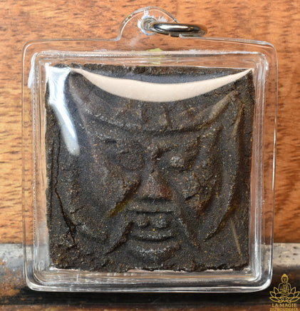 Amulette du roi Yama en pâte Cintamani – Très Vénérable Luang Phor Djua La Magie du Bouddha.