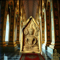 Rare amulette ancienne Phra Khunpaen du Wat Ban Krang Suphanburi dans reliquaire ancien en laiton repoussé La Magie du Bouddha.