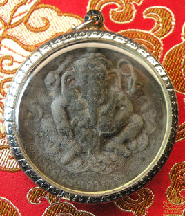 Grande Amulette de Phra Pikanet et du Très Vénérable Luang Phor Thuat.