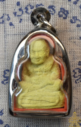 Amulette jaune de Luang Phor Thuat – Très Vénérable Lersi Po Kassem La Magie du Bouddha.