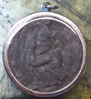 Grande amulette Lersi consacrée en 2008 au Wat Pradu Chimplee (Bangkok)